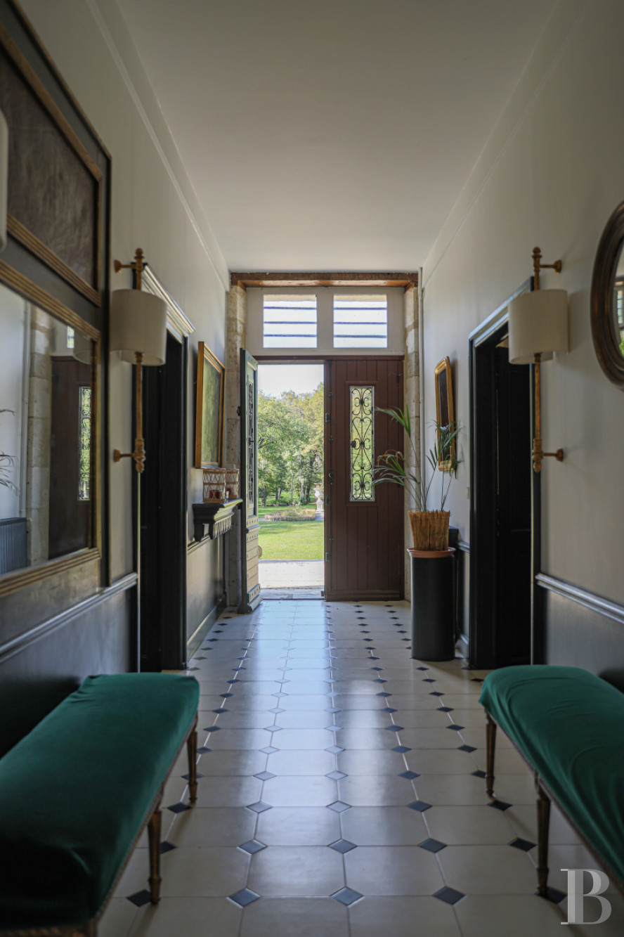 An 18th century chateau surrounded by trees and hills in the Lot valley - photo  n°8